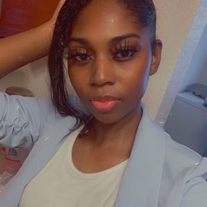 Meet your Posher, Quasha